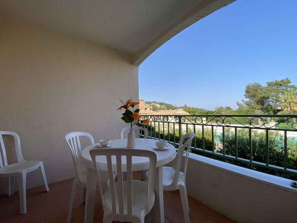 Les Issambres, T2 avec piscine, parking sécurisé - FR-1-226-467 Apartment in Sainte-Maxime