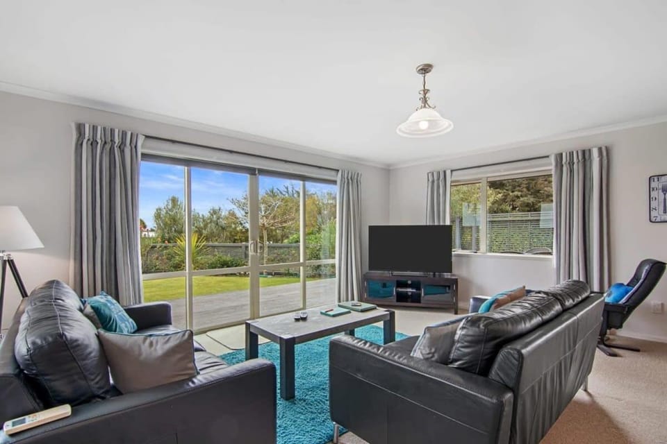 Pohara Beach Life House in Tasman District, Tasman, New Zealand