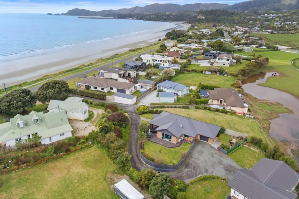 Pohara Beach Life House in Tasman District, Tasman, New Zealand