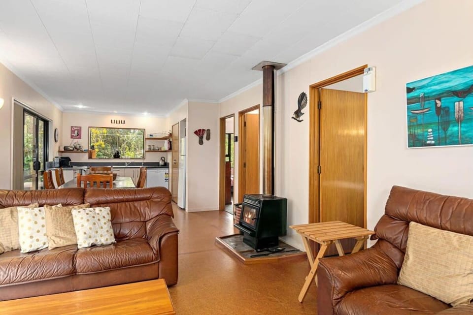 Waters Edge Golden Bay House in Tasman District, Tasman, New Zealand