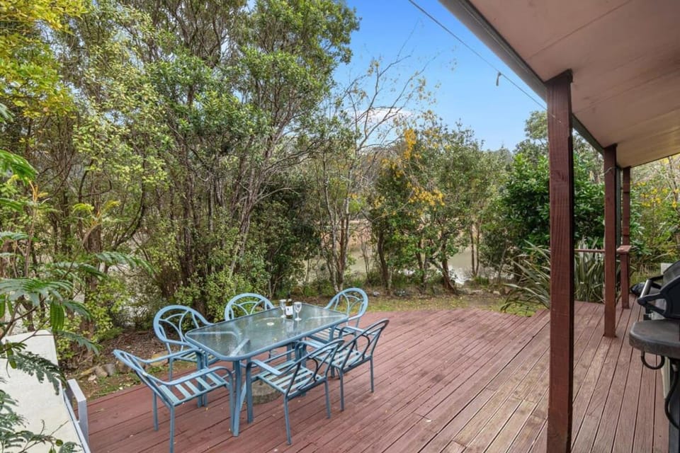Waters Edge Golden Bay House in Tasman District, Tasman, New Zealand