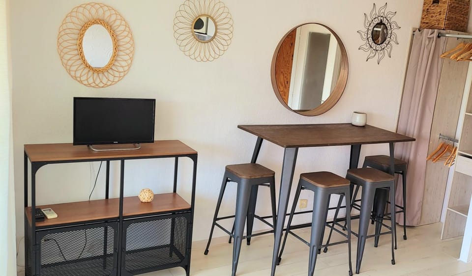 TV and multimedia, Lounge or bar, Dining area