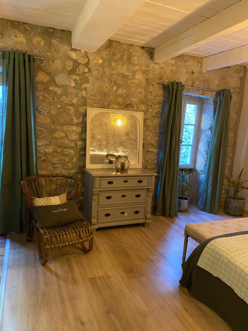 Le Bruit de l'eau (Chambre Boudoir) Bed and Breakfast in Provence-Alpes-Côte d'Azur