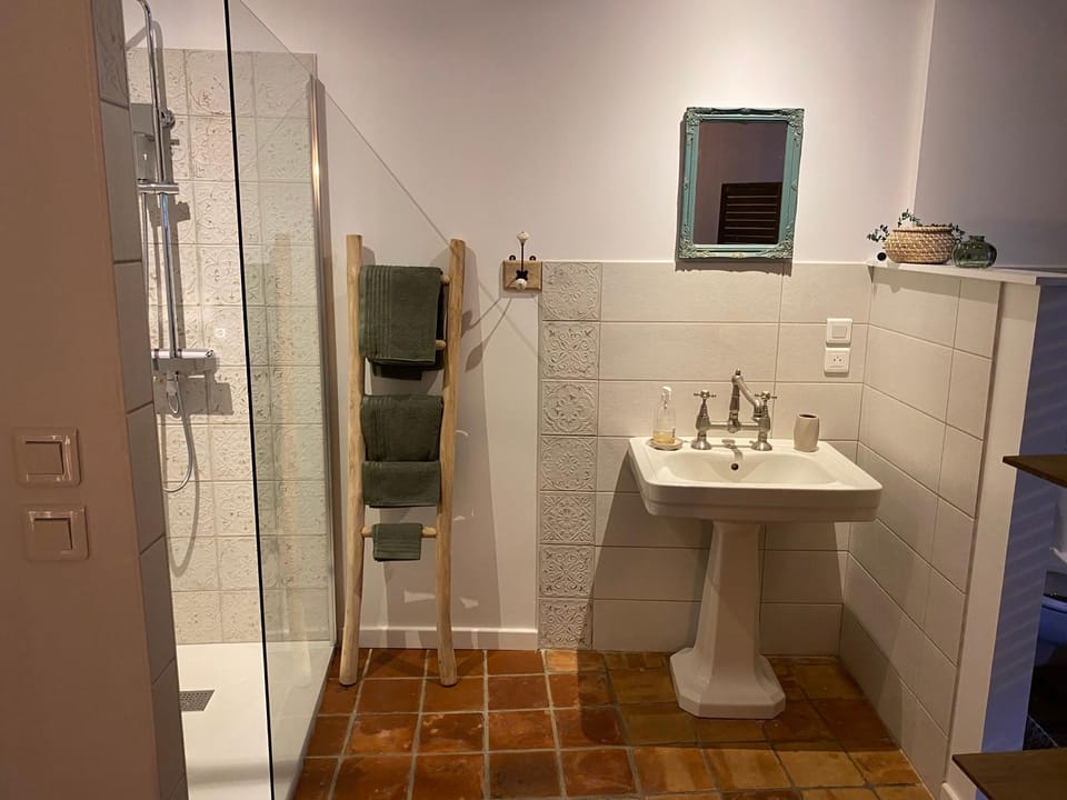 Le Bruit de l'eau (Chambre Boudoir) Bed and Breakfast in Provence-Alpes-Côte d'Azur