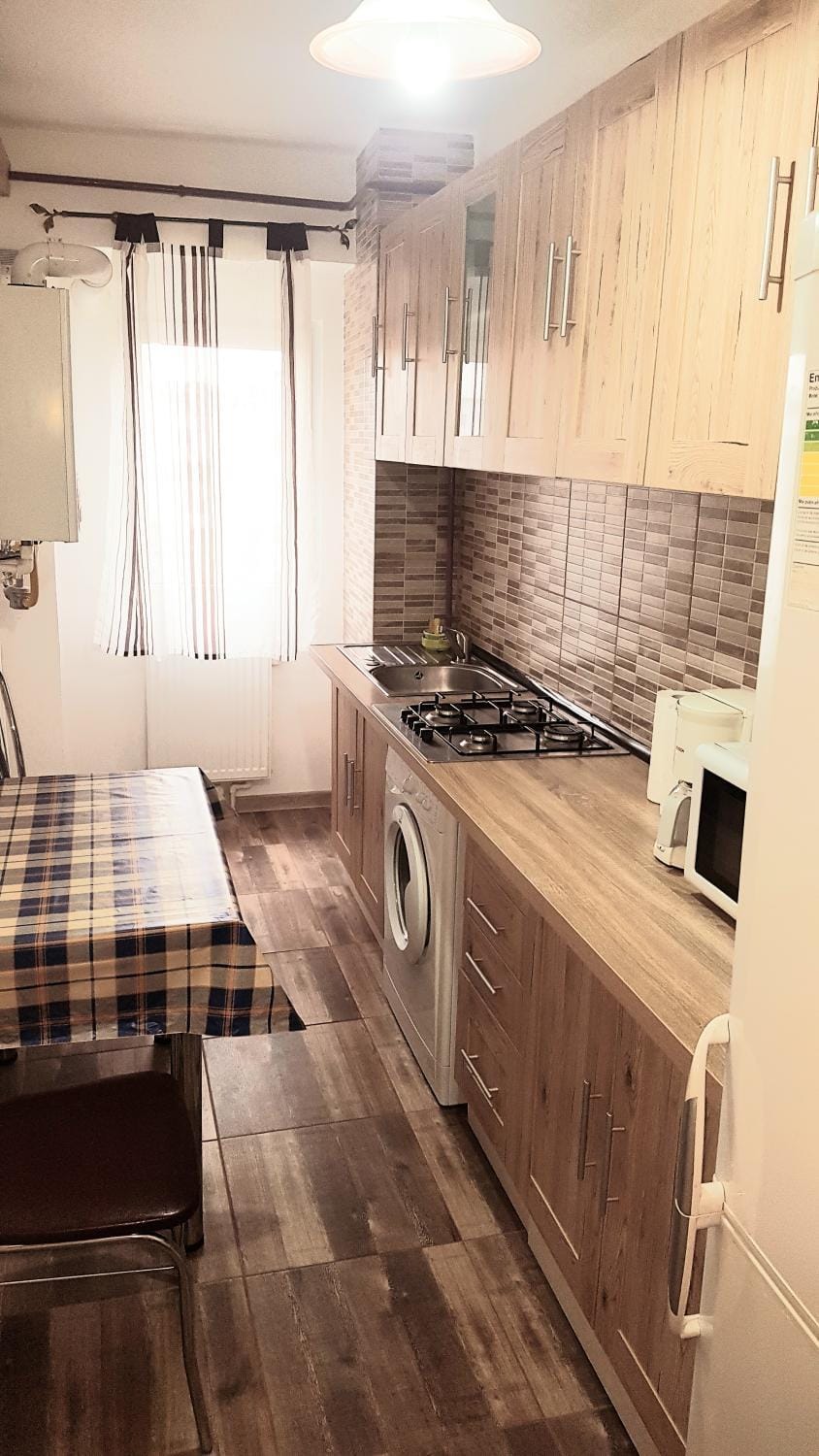 Kitchen or kitchenette, dishwasher, oven, toaster, washing machine
