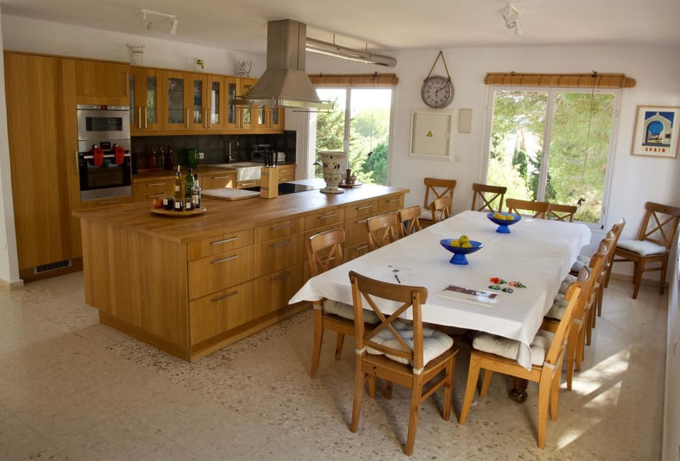 Kitchen or kitchenette, Dining area, Breakfast, Lunch, Dinner, stove, kitchen