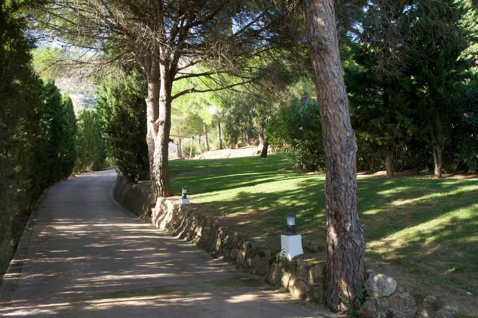 Facade/entrance, Day, Natural landscape, Garden, Garden, Garden view