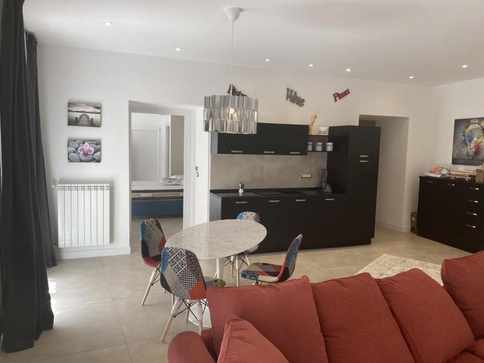 Kitchen or kitchenette, Living room, Seating area, Dining area, minibar, stove