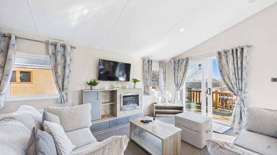 Communal lounge/ TV room, Living room