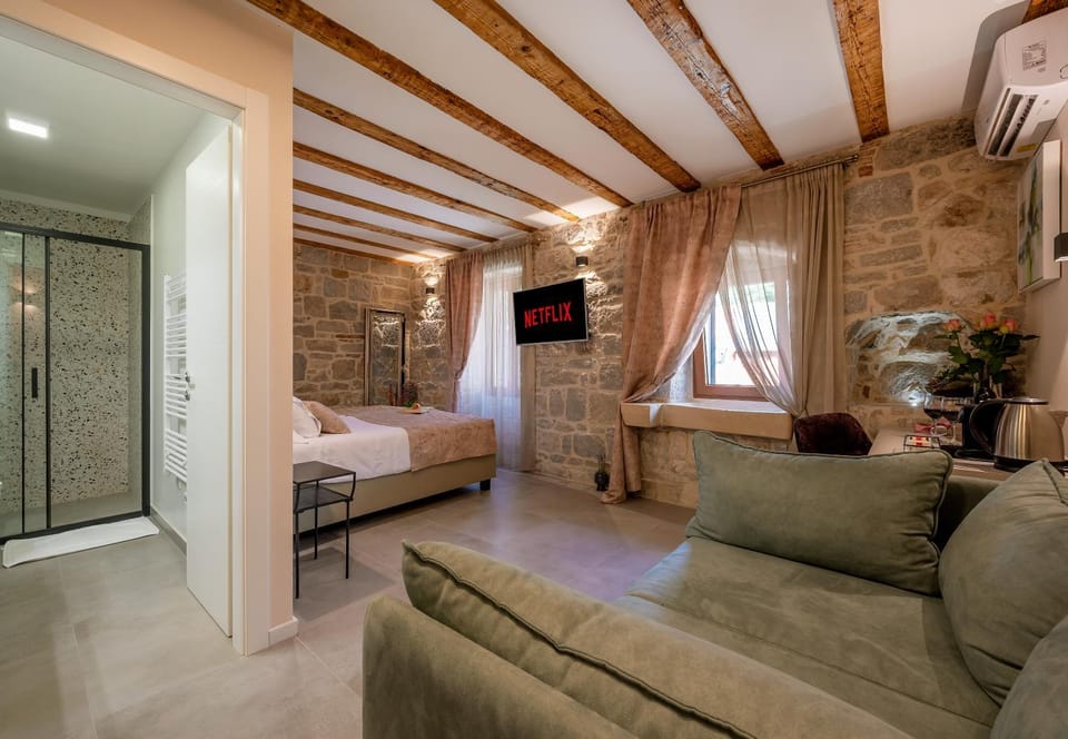 Old Spalatrum Luxury Rooms Bed and Breakfast in Split