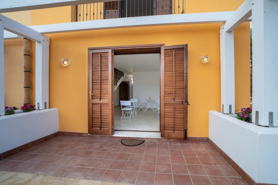 Facade/entrance, Kitchen or kitchenette, Communal kitchen