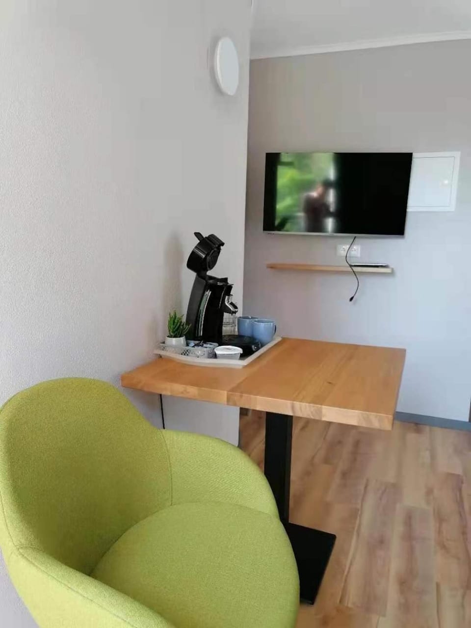 TV and multimedia, Seating area, Dining area