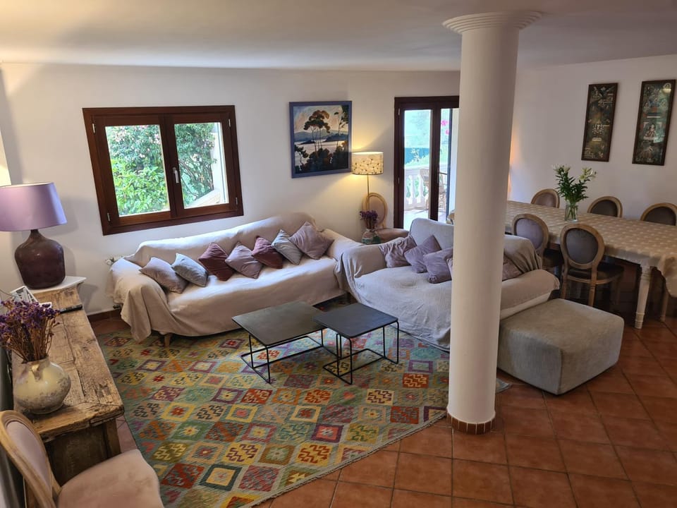 Property building, Living room