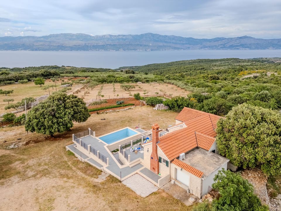 Property building, Bird's eye view, Pool view, Sea view, Swimming pool