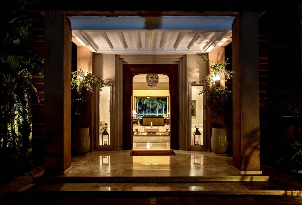 Property building, Facade/entrance, Off site