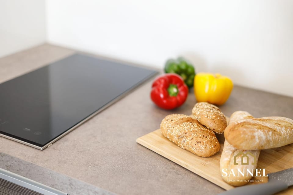 Kitchen or kitchenette, Food and drinks