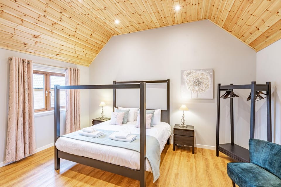 Bed, Bedroom, towels, wardrobe