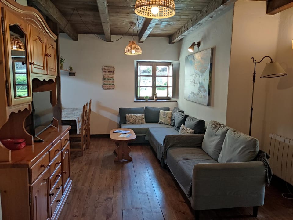 Communal lounge/ TV room, Living room, Dining area