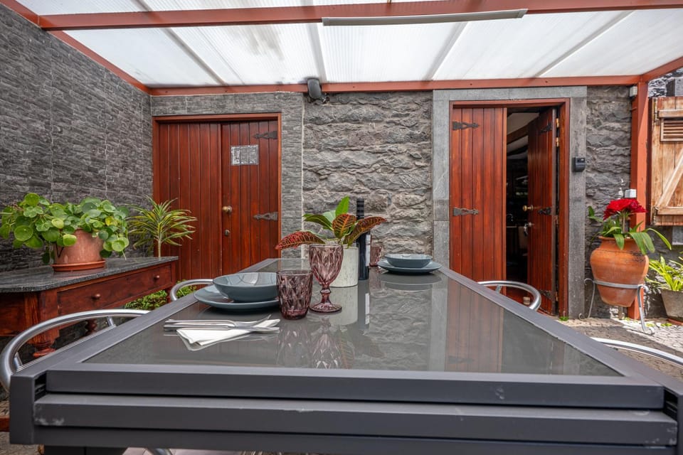 Stone House ''Vista'' Apartment in Madeira District