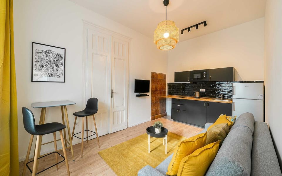 TV and multimedia, Kitchen or kitchenette, Living room, Seating area, Dining area, oven