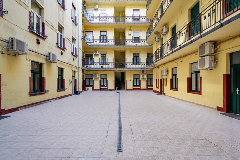 Property building, Day, Neighbourhood, Street view, Location