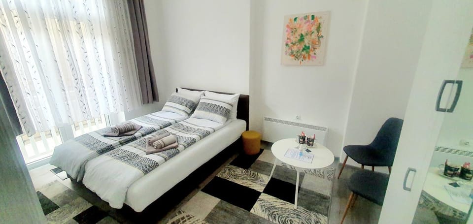 Bed, Living room, Bedroom
