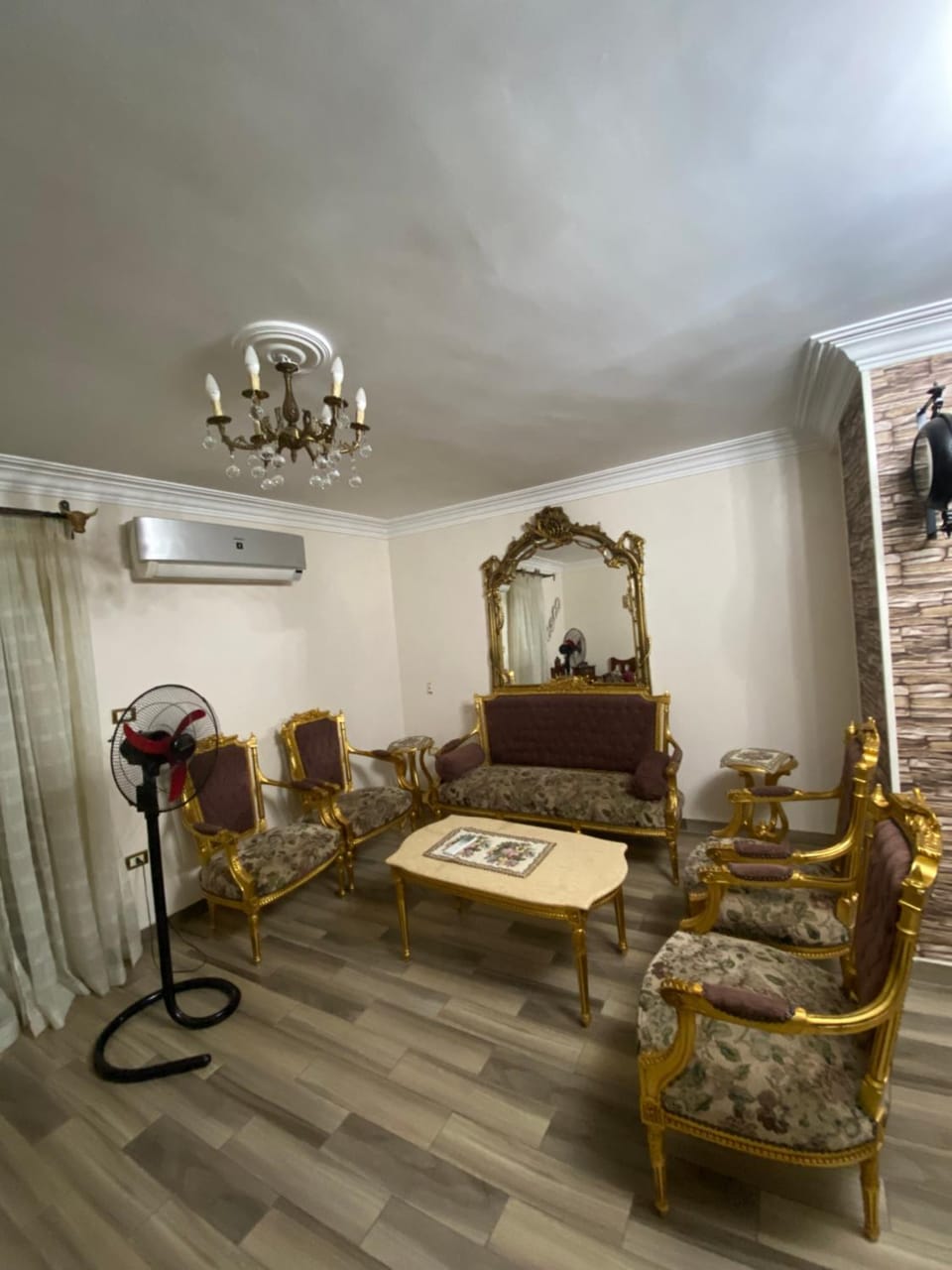 Living room, Seating area