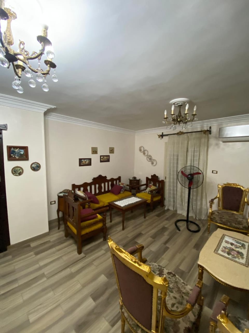 Living room, Seating area