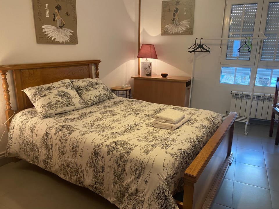 Property building, Bed, Photo of the whole room, Bedroom