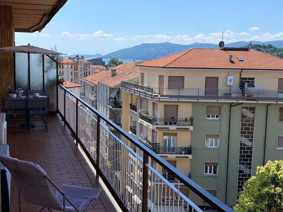 Romantica Suite Apartment in Intra