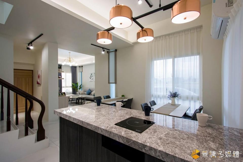 Restaurant/places to eat, Kitchen or kitchenette