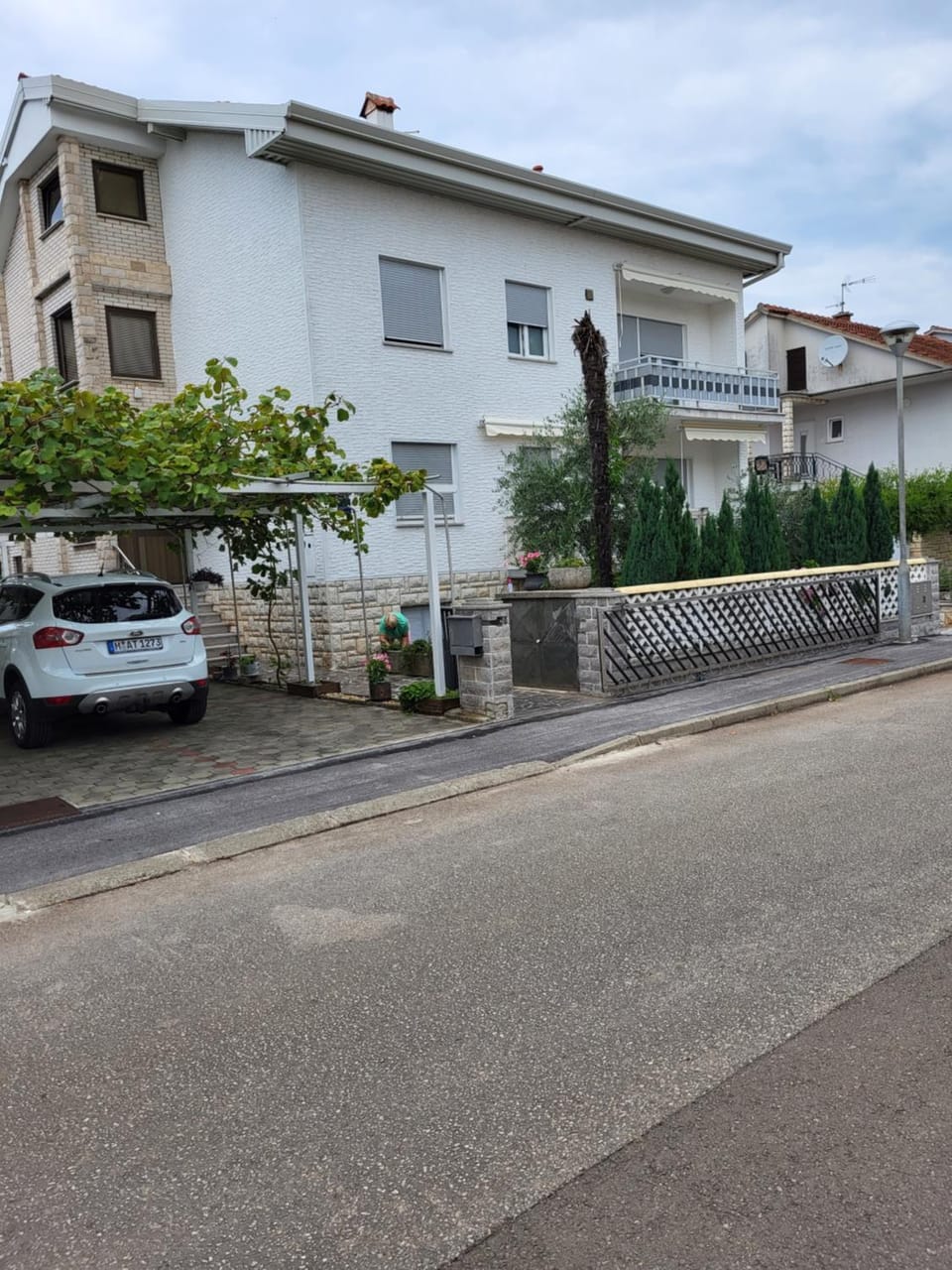 Property building, Street view, Parking