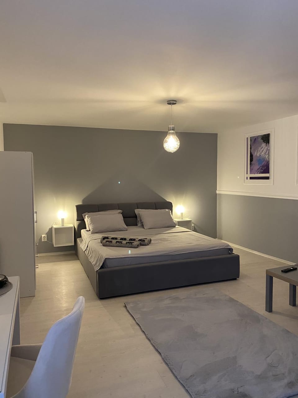 Bed, Photo of the whole room, Bedroom