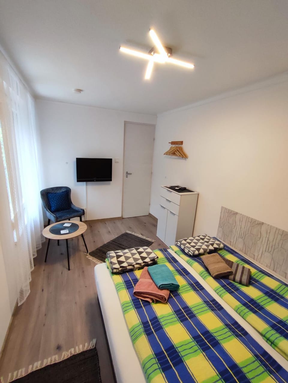 Photo of the whole room, Bedroom