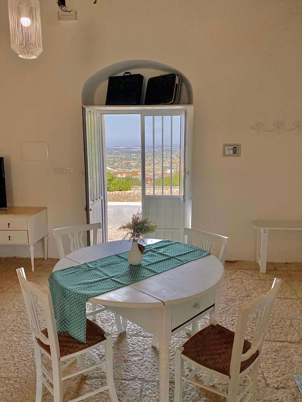 Dining area, City view