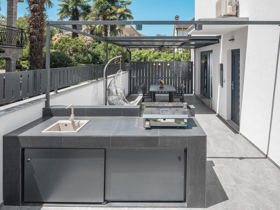 Patio, BBQ facilities, Balcony/Terrace