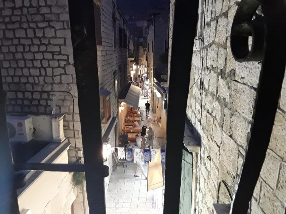 Neighbourhood, Balcony/Terrace, City view, Street view