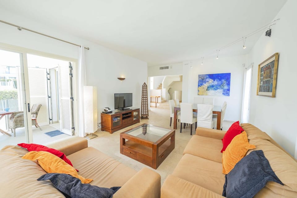 Communal lounge/ TV room, Living room