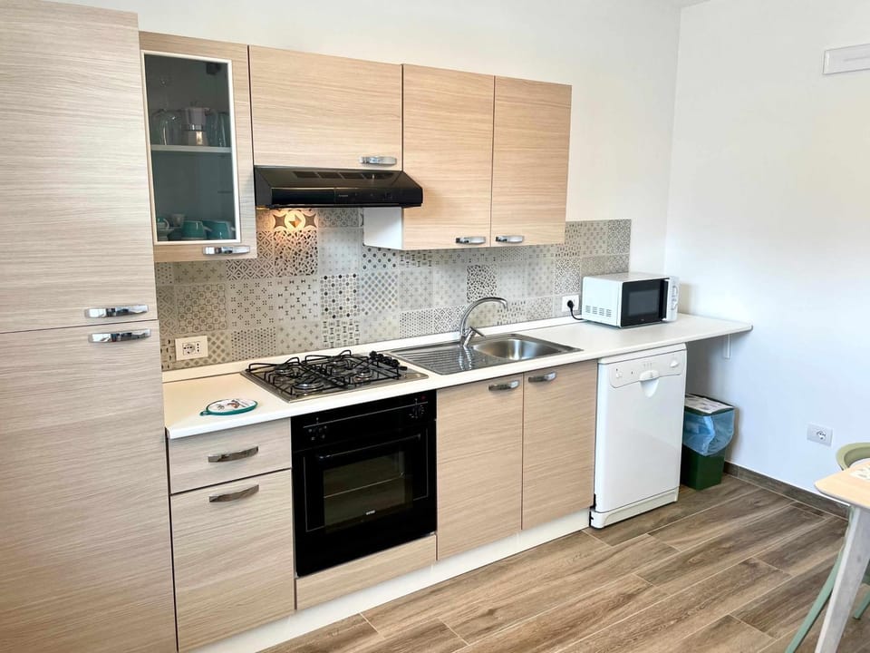 Kitchen or kitchenette, oven, stove