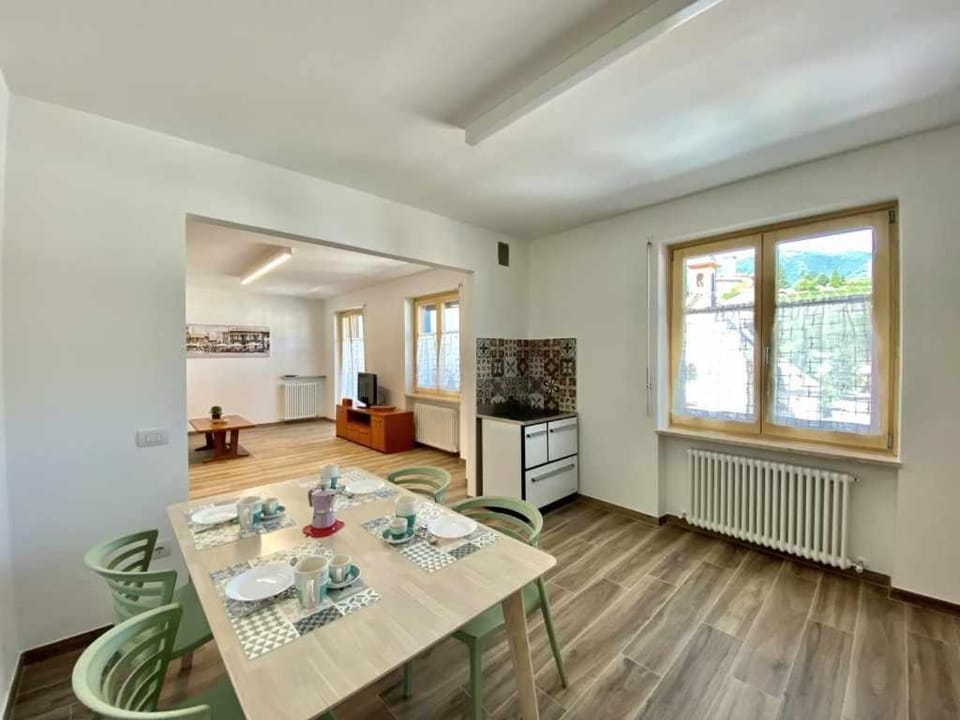 TV and multimedia, Living room, Dining area