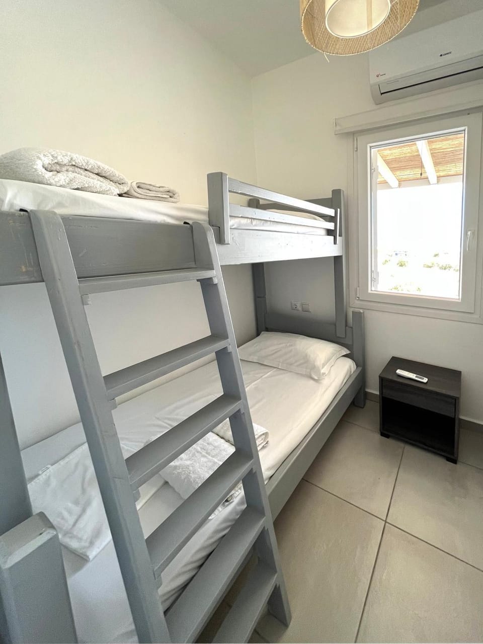 Bedroom, bunk bed