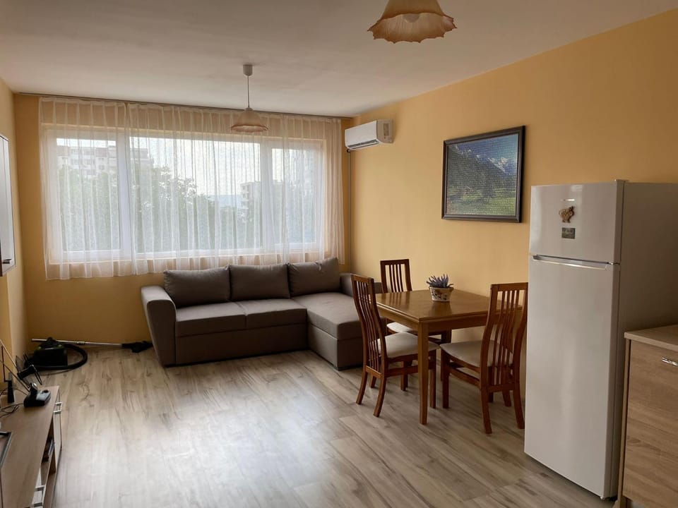 Living room, Lounge or bar, Seating area, Dining area