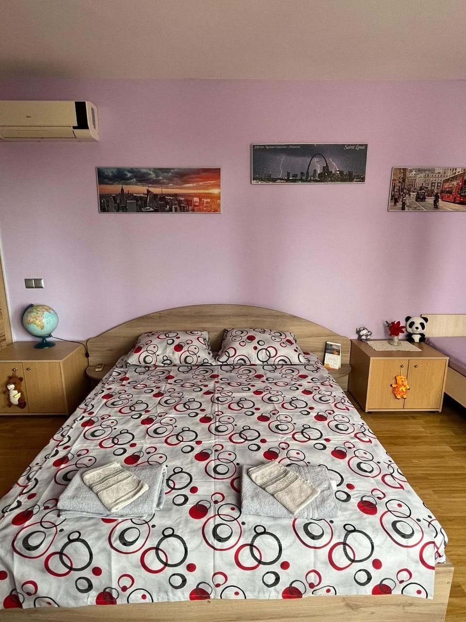 Bed, Photo of the whole room, Bedroom