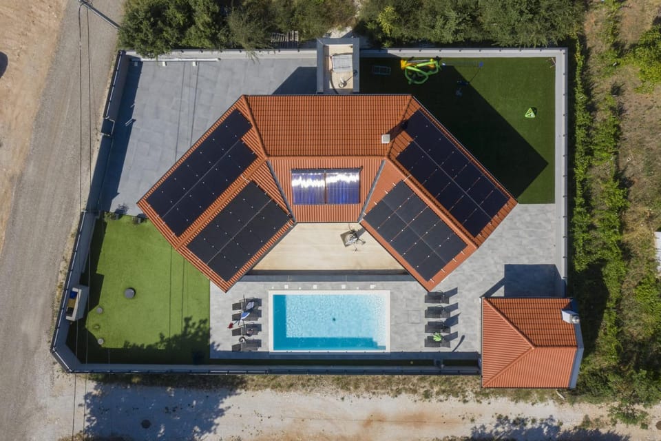 Property building, Day, Bird's eye view, Pool view, Swimming pool, sunbed