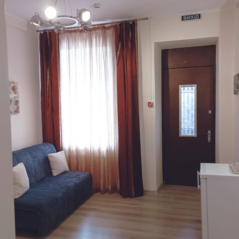 Communal lounge/ TV room, Living room, Seating area