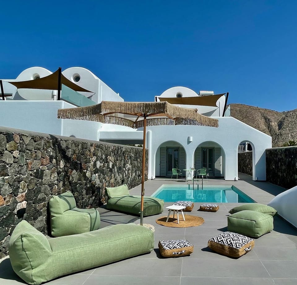 Property building, Swimming pool, Swimming pool, sunbed