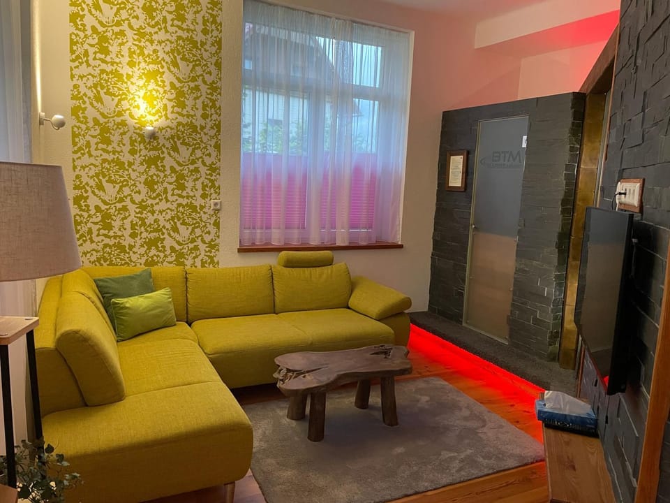 Communal lounge/ TV room, TV and multimedia, Living room, Seating area, Evening entertainment