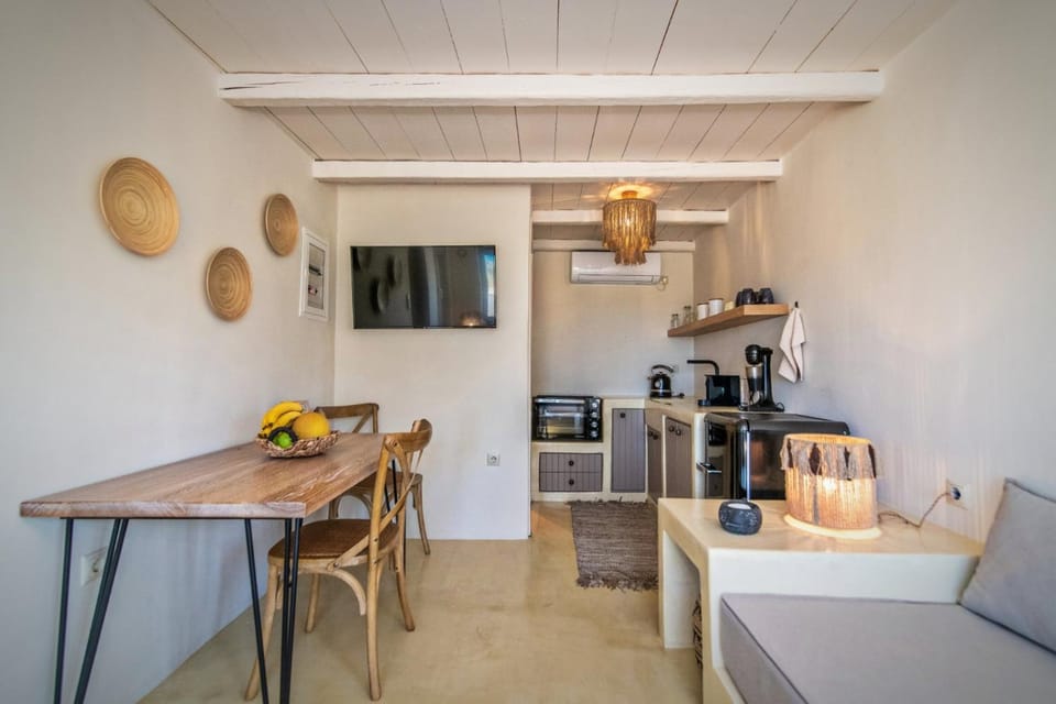 TV and multimedia, Coffee/tea facilities, Kitchen or kitchenette, Dining area, oven