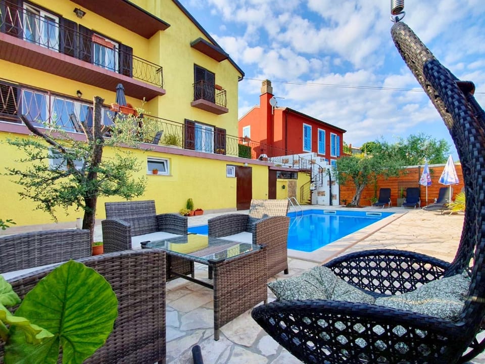 Property building, Swimming pool