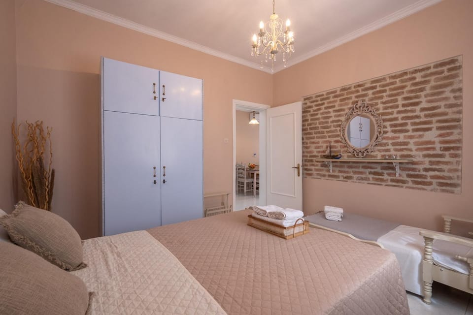 Bedroom, towels
